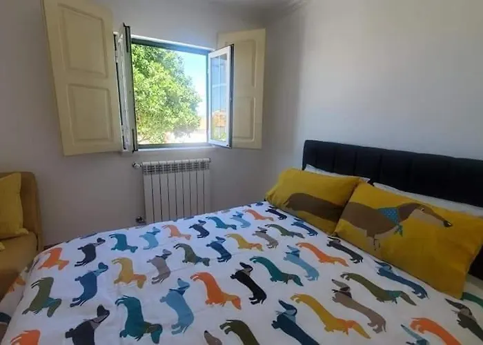 Hébergement de vacances Casa Da Laranjeira, Perto De Obidos, Budha Eden, Dinossauros Parque