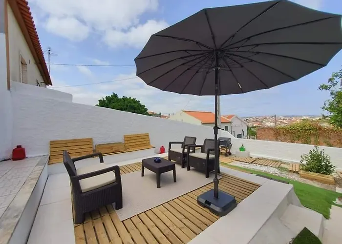 Hébergement de vacances Casa Da Laranjeira, Perto De Obidos, Budha Eden, Dinossauros Parque